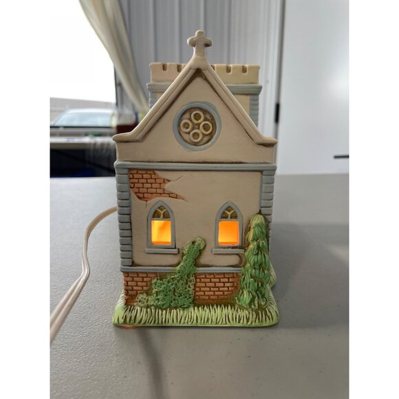 Lefton Honey Brook Hollow Easter Spring Cottage Church Lighted Building Retro - Picture 4 of 6